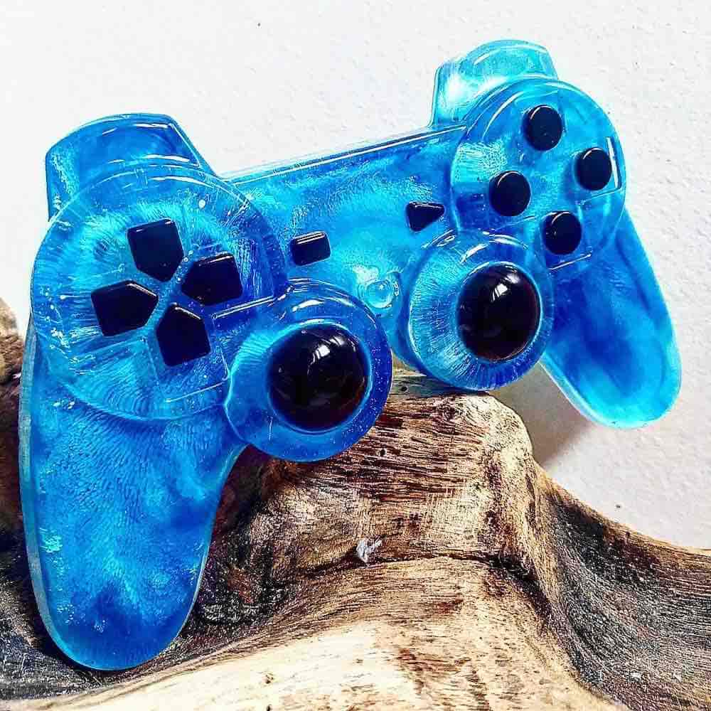 Décoration manette Playstation sans socle bleue, posée