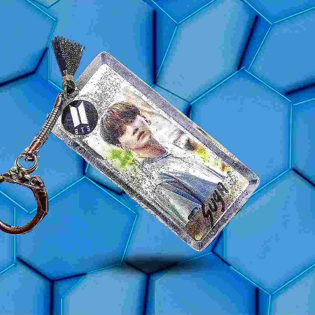 Porte-clés BTS à paillettes avec le portrait de Suga