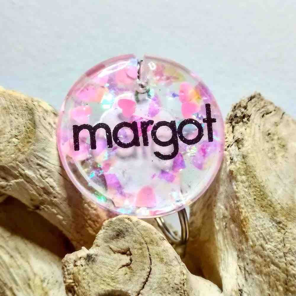 Porte-clefs rose avec le prénom Margot