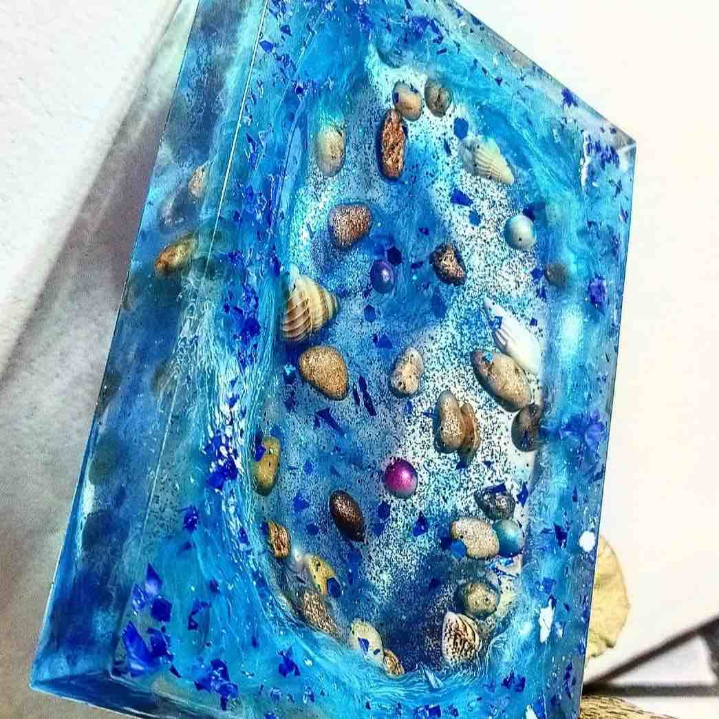 Porte-savon bleu avec des coquillages