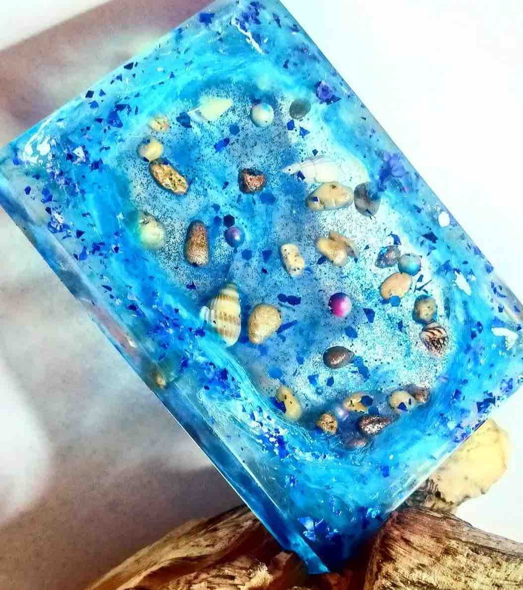 Porte-savon bleu avec des coquillages