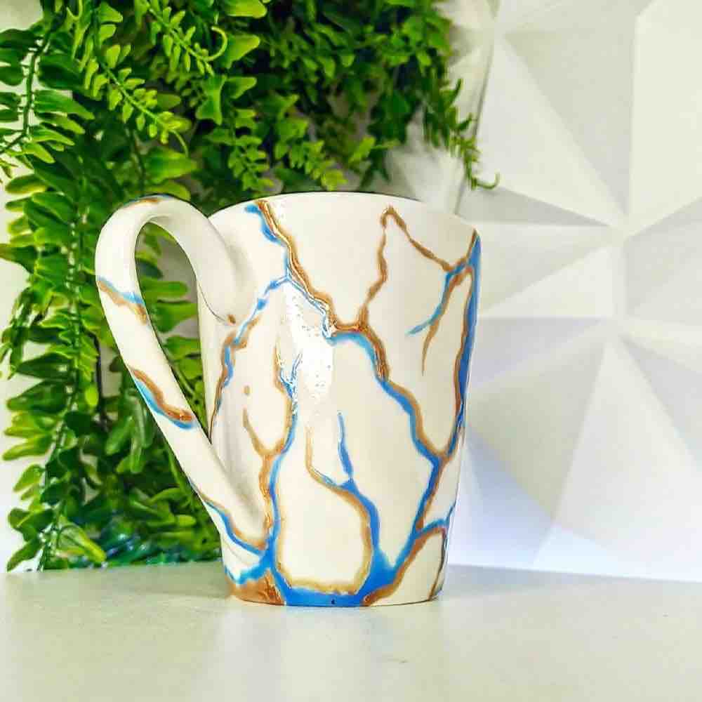 Tasse conque blanche personnalisée bleu et doré