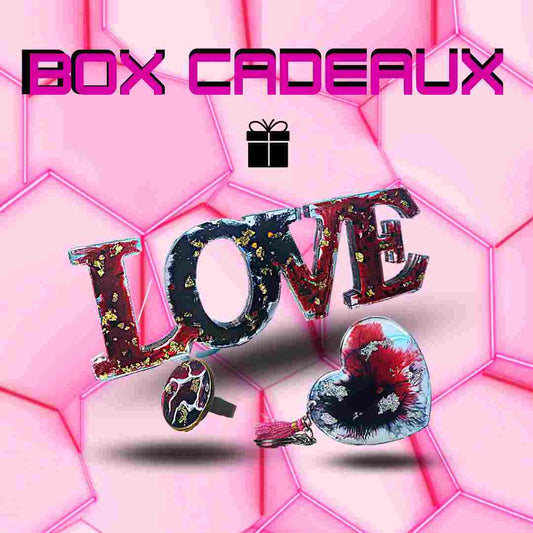 Exemple de box cadeaux "Amour" avec décoration LOVE, bague et porte-clé
